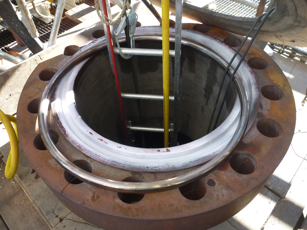 Surface crack detection using penetrant